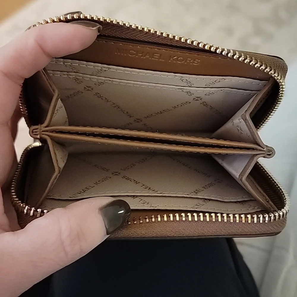 Michael Kors Jet Set Travel Medium Zip-Around Card Case